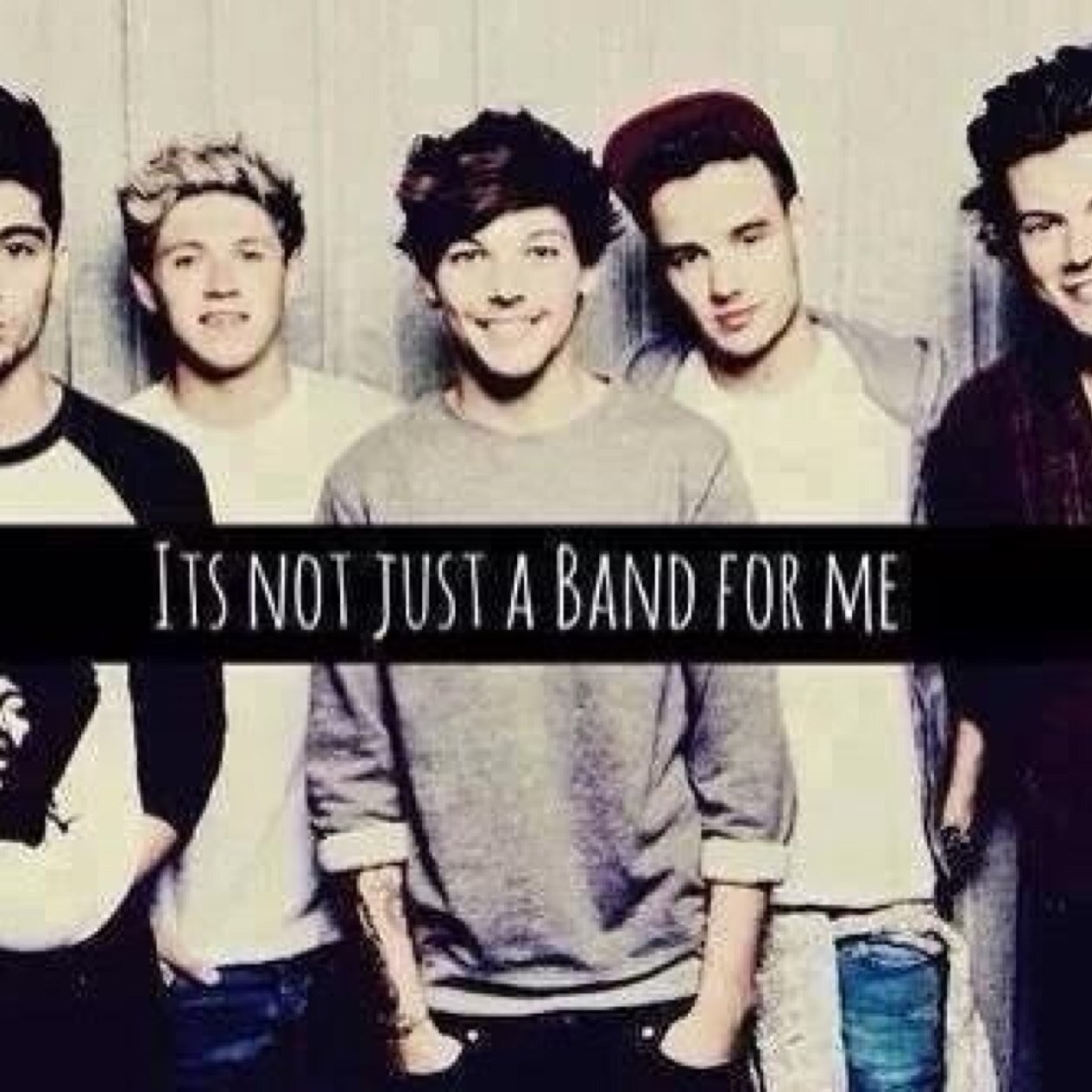 Hi I´m Maylin and I love to write short Twitter 1D/5SOS Imagines. Kik: Just Ask ;)