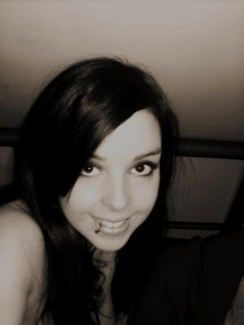 honeyrex1's profile picture. College student loving the flow of life.