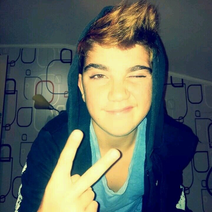 amo il rap, i miei idoli sono salmo e gemitaiz.♡♥