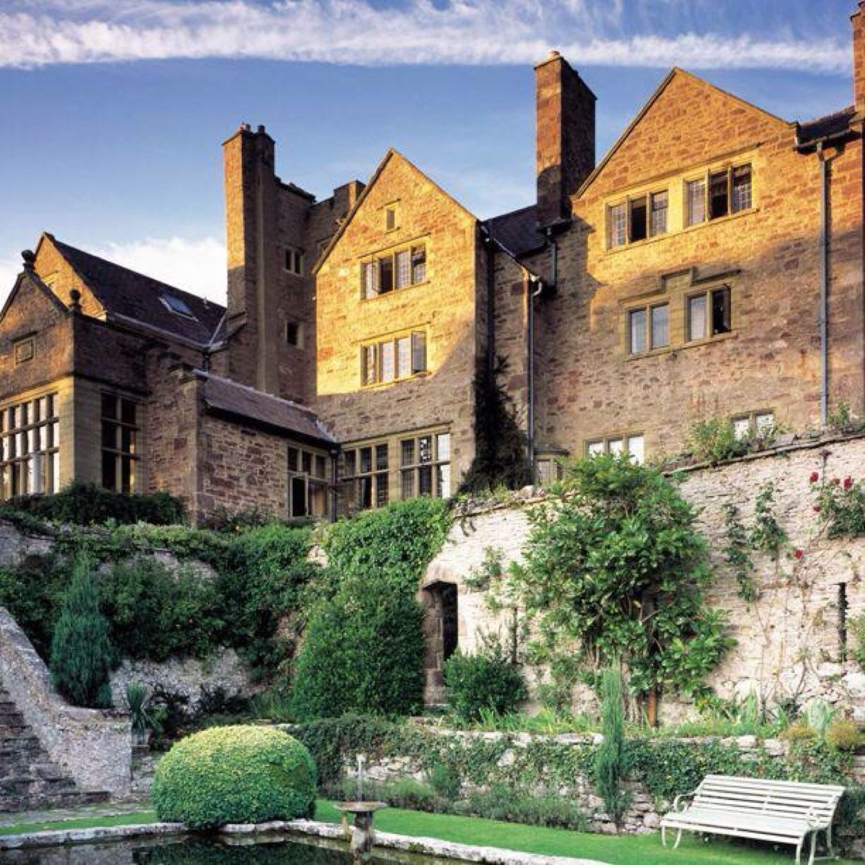 Luxury country house hotel, restaurant & spa, set in 220 acres; views to Conwy Castle & Snowdonia. Owned by the National Trust.