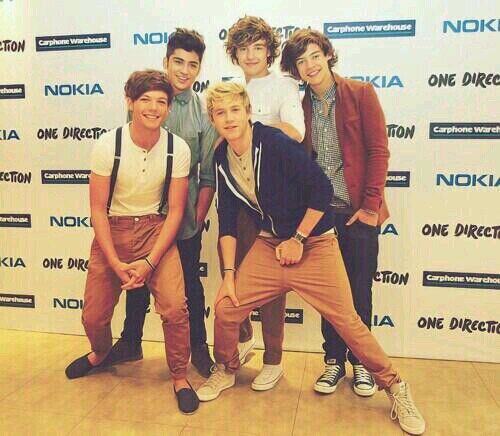 http://t.co/a05wCXEHyM |Novelas One Direction| `Directioner perdida en otro mundo` Maybe/5 Thanks for save my life [ @_Horanizate ]