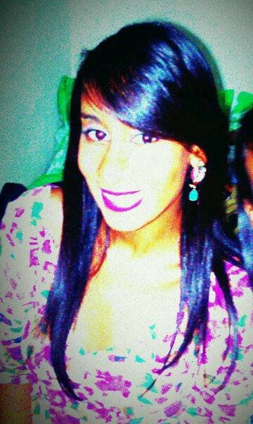 Lo primero en mi vida -- Dios, amo estar en familia y bailar, odontologa hasta el tope, muy parecida a otra pero un poquito mas linda,friendly, chevere! ;)  ✌