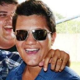 JuniorMarquesin's profile picture. Nada que escrevo aqui pode me definir, porque cada dia acordo mais velho e diferente daquilo que fui ontem.