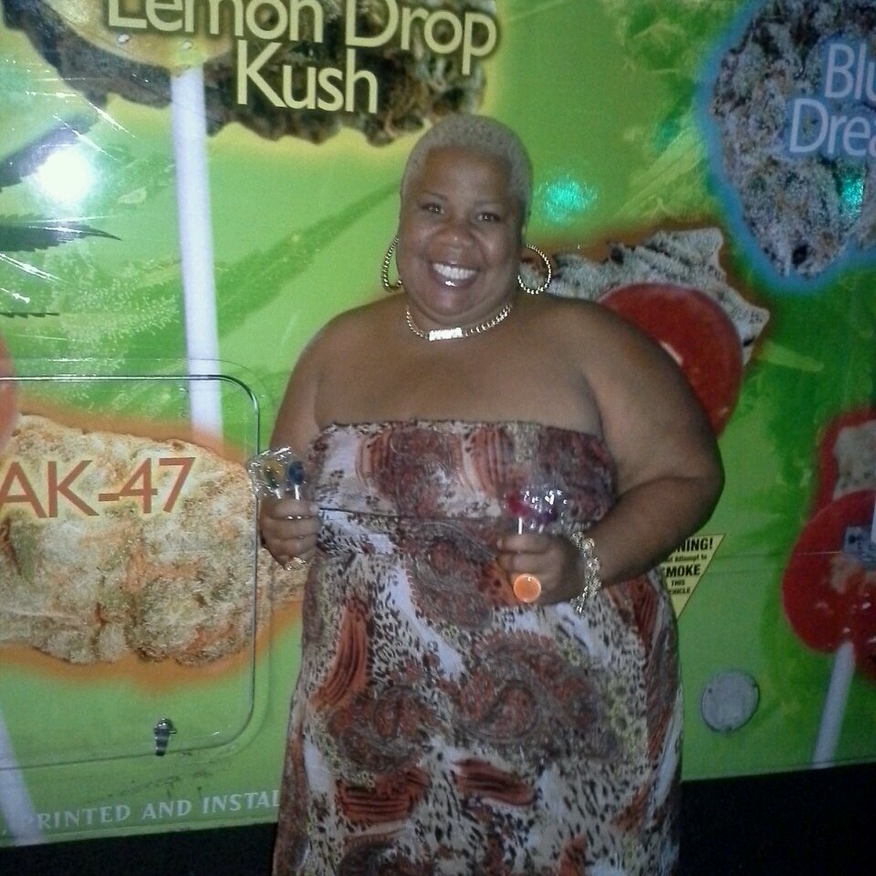 juceeladyk's profile picture. chill its just twitter....just cause you follow me dont mean you know me