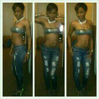 im 5'4 petite 115lbs
small but more than a lil bit
cute n tatted
and single :)