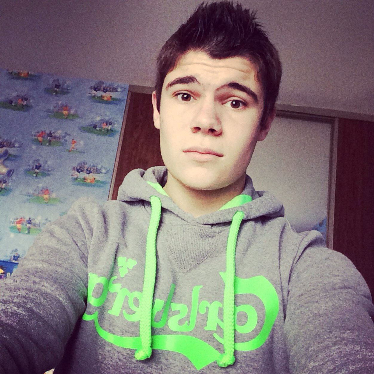 Follow moi jte mangerai pas ! :3  #TeamFollowBack
Vrai compte : @Romainculte