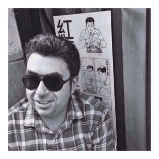 Profesor de español para extranjeros. A veces pincho, y otras corto.