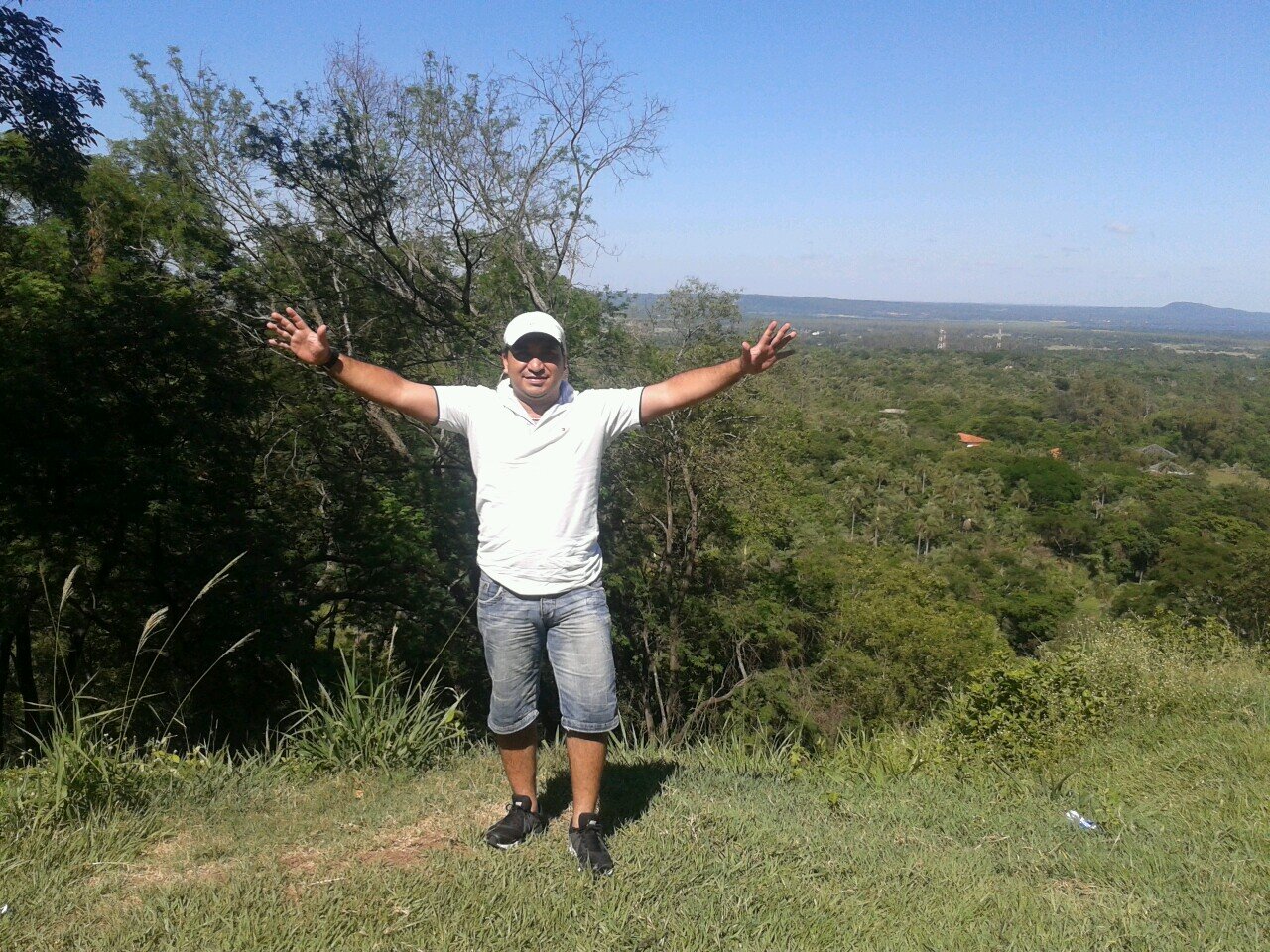 robertlopez07's profile picture. 