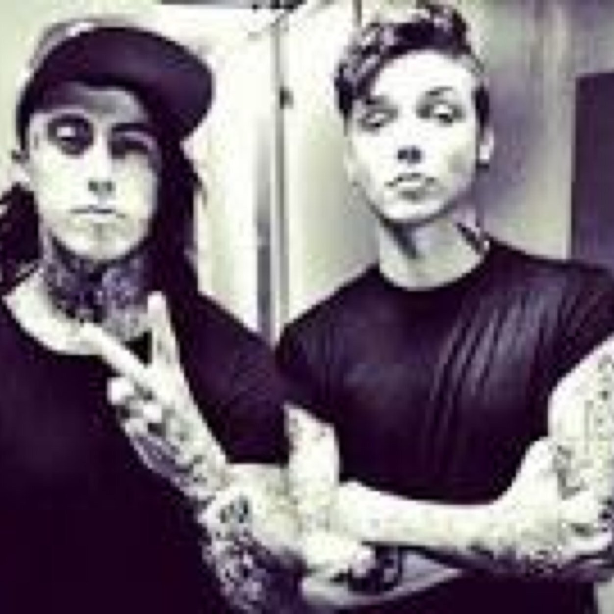 Roses are red
Violets are blue
I like bands
More than i like you :)
