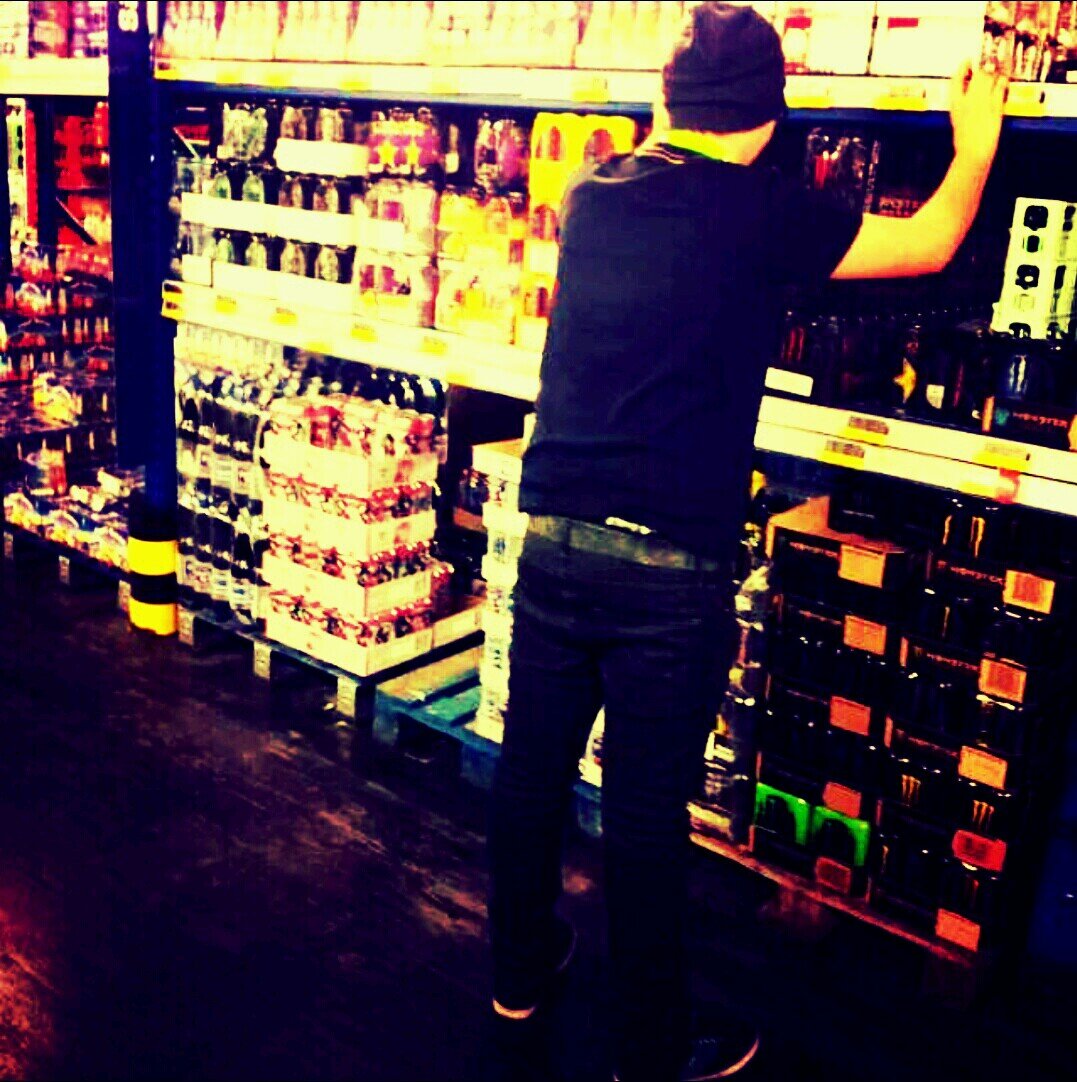 I like it to make Songs!My favorite DJ is Tïesto and my favorite Song is Still with me from Tritonal feat. Christina Soto. I like Dubstep,Deephouse and Techno.