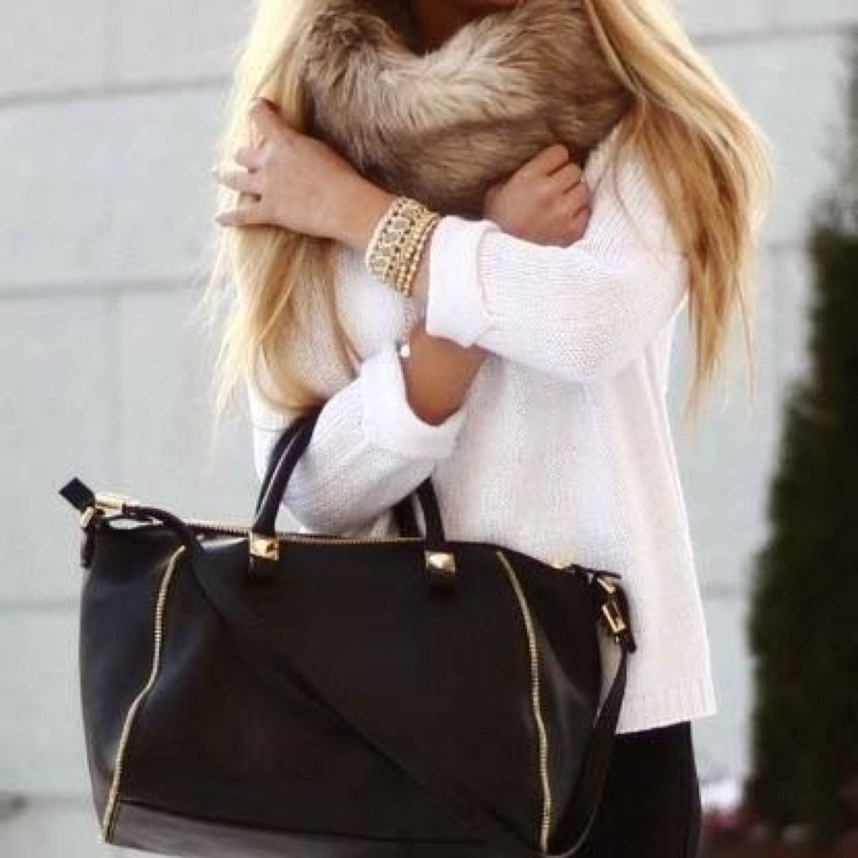 BlndeMomentz's profile picture. Wait, like what? 

#blondemomentz 
Instagram ~ @blndemomentz