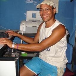 EU SOU BRASILEIRO SOLTEIRO FASSO CURSO DE COMPUTAÇÃO  SOU PINTOR DE AUTO AUTONOMO TENHO 59 ANOS EU TENHO  UMA BICICLETA E UM  AUTOMOVÉL  ESCORT DOURADO 90/91...