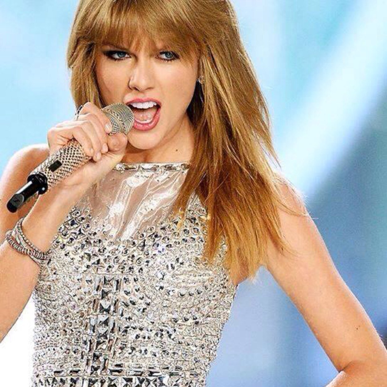 This is a free follow. Please dont follow this account but go follow @T_Swiftie_13 Ask for a followback :) Thank you!! ♡
