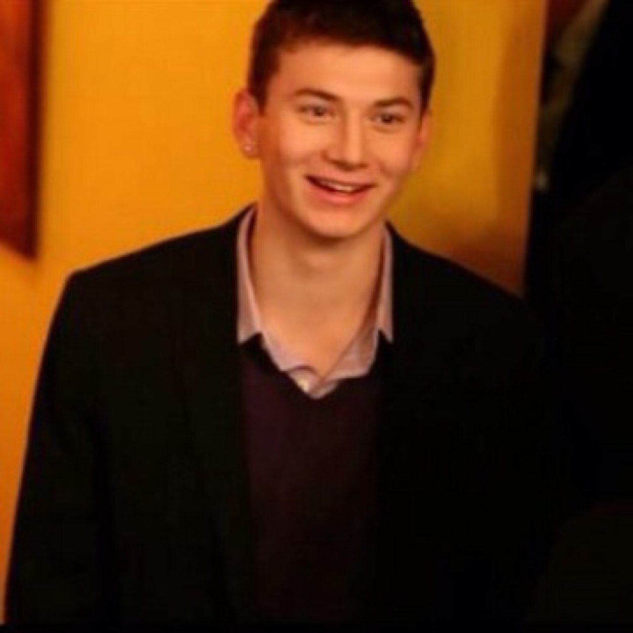 Hey doods whats going on? Its Mitch or Benja Canada here! Follow me on twitter for random tweets and get tour food and drank on @Bajan_Canadian RP