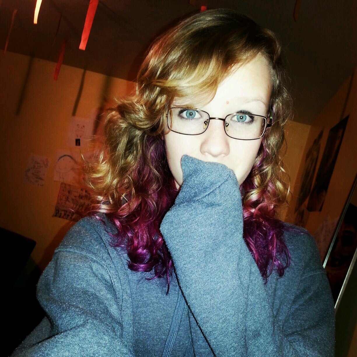 hello beautifuls♡     if you buy me band merch I will love you forever. c;  I follow back^-^
