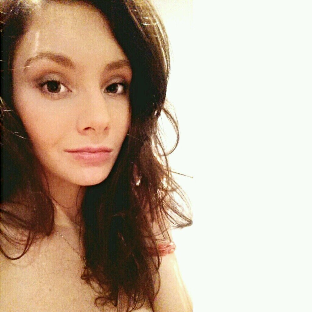 KarishaTim's profile picture. Karina in words. Read.