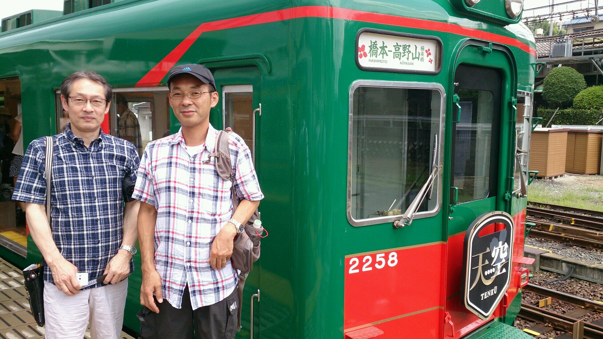 十九年前に大阪から滋賀県にやって来ました。へー凡なおっさんです。趣味は、のんびり適当に株式投資・近場の畑で有機栽培・ちょこっと近場のランニングです。２０１３京都マラソン初RUN完走（5h27m）しました。当面の目標は、屋久島に行って古代杉をのんびり観に行きたいです。