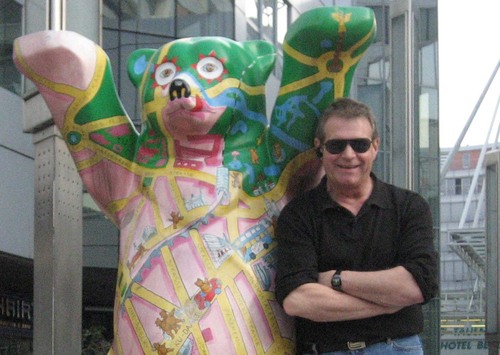 CounselorRaul's profile picture. Father to Nicholas; traveler of roads & observer of people; Route 66 tripper;  foodophile, turophile, oenophile. 
Place branding and marketing consultant.