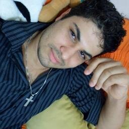 Extrovertido e alegre busco viver melhor a vida.
