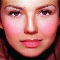 Ha vendido + de 40 Millones de Discos en su carrera. Cantante/Actriz/Influencer/Compositora/Empresaria/Productora/RadioHost/Filántropa.. Ella es @thalia