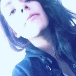 Quise odiarla. Pero no funcionó. Así que continué amandola en voz baja. THIS JORCH