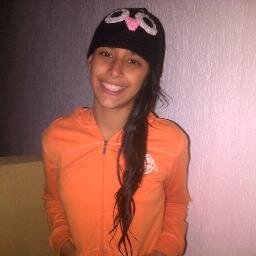 No ah cualquiera se le llama amigo. DPMC♥ .Te adoro vccg*-*