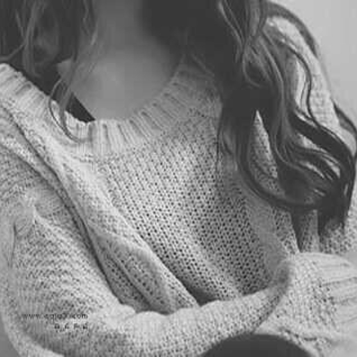 مهما كبُرت الأنثى تبقى طفله شقيه لا تهدأ شقاوتها ، إلا بِ أحضانِ من تُحب . .