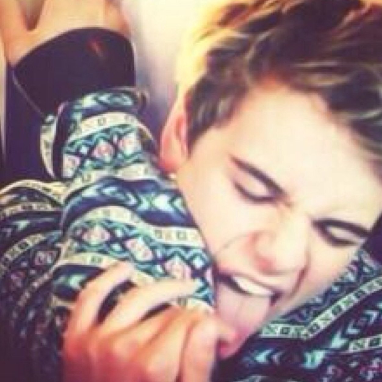 here to support my idols and fangirl over them ♥:) since '10 #justinbieber