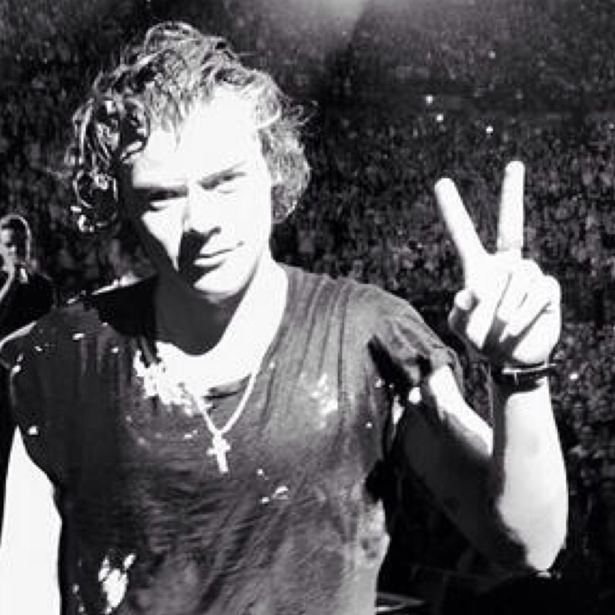 please follow @sugarpieharry thank you and have a great day!! :D