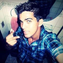 Sou de Bauru SP , e moro em Camboriu SC , sou guitarrista e amo Meu senhor Jesus !