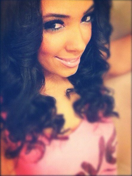 When I look at your smile, I never want to stop, When we laugh together, I want that moment to last forever.