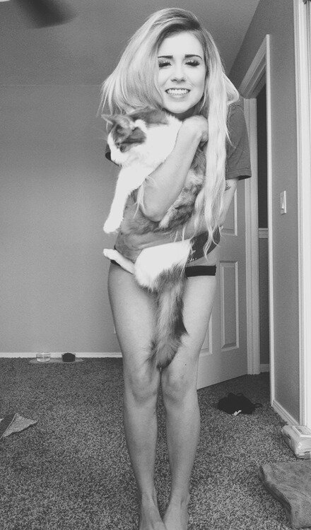 GeniaHewartson's profile picture. She smiles all day long, and then cries herself to sleep at night.