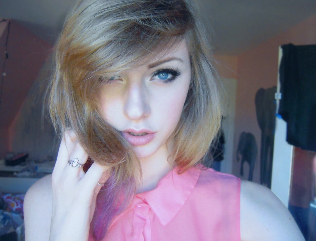 FrancescaDesbor's profile picture. Feeling the same pain after loving too much and losing everything.