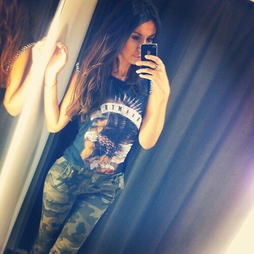 Hold my hand, and I'll hold yours. Look in my eyes and I promise you I won't leave your side.