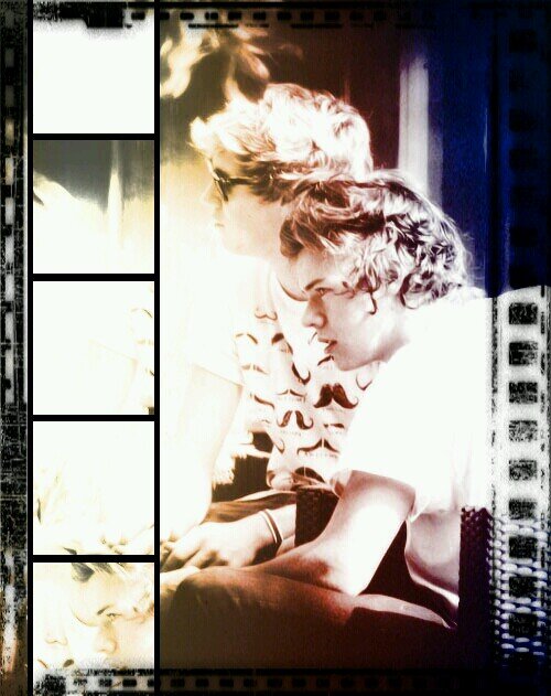 a little bit of a singer, daydreamer, weird fangirl and Narry shipper all day, all night