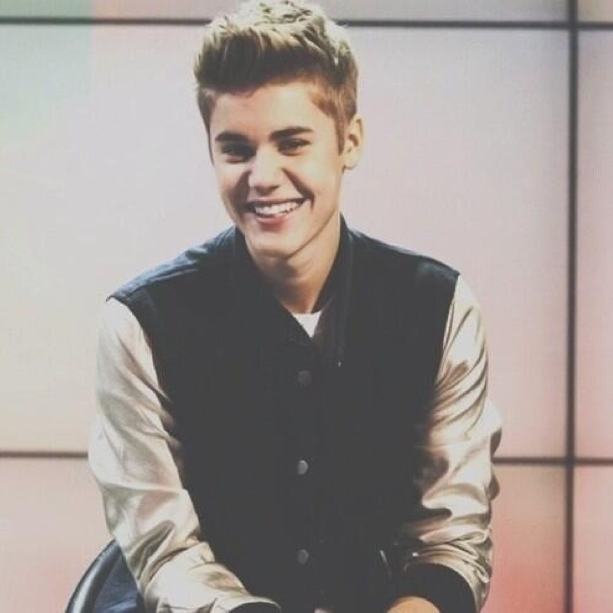 To meet with Justin Bieber❤ justin beiber I love you very, very ❤❤ لم اخلق لأعجاب الناس!!
