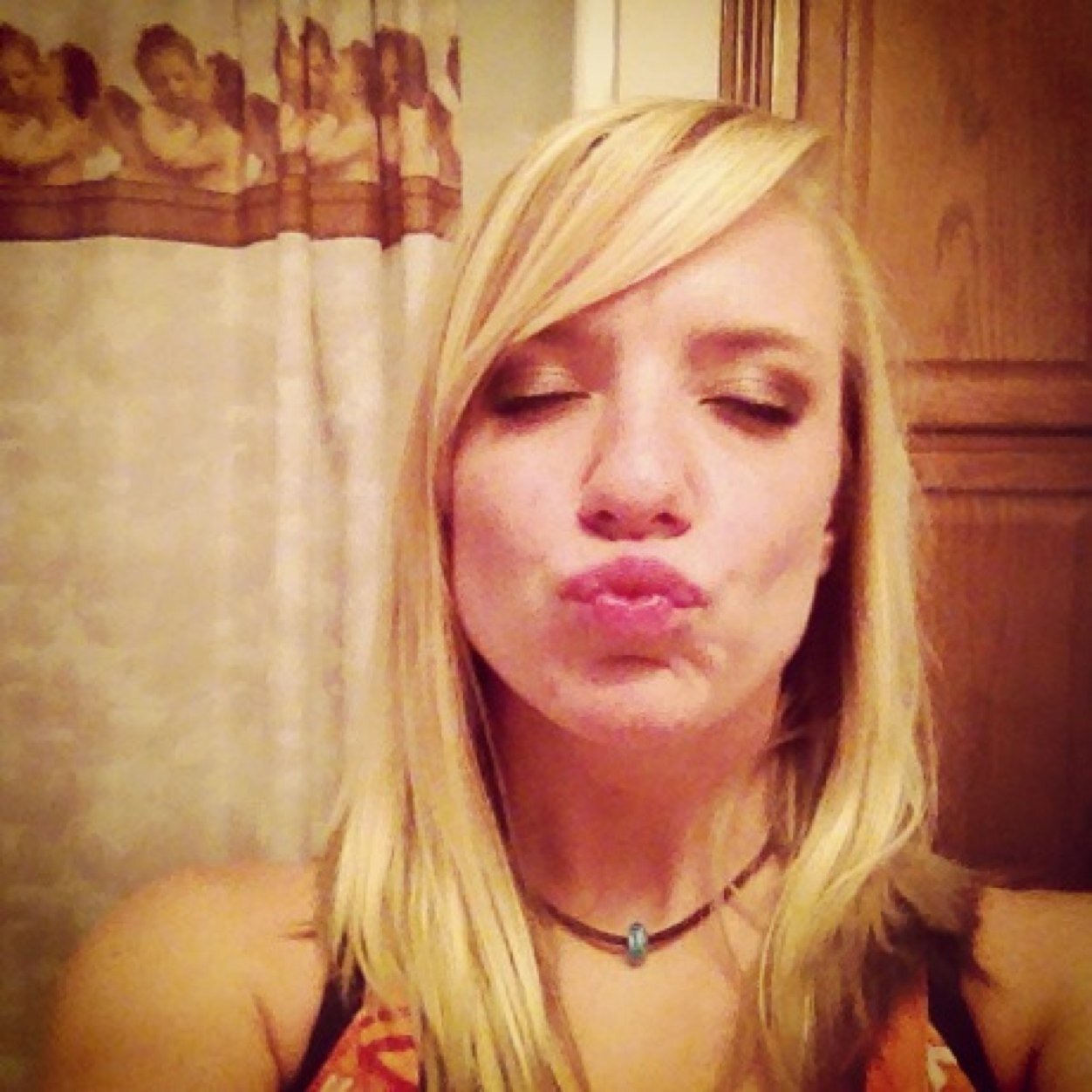 sydsou92's profile picture. love who you are ♡