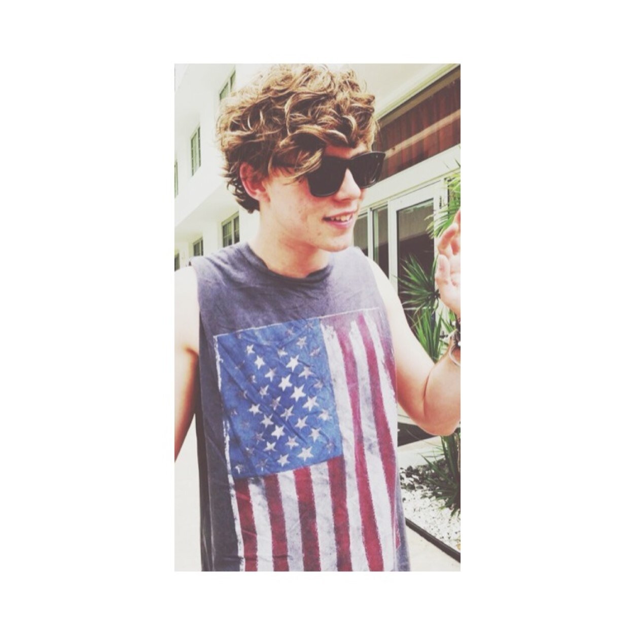 FREE FOLLOW! Please follow @sunnyxcody ♡ For an INSTANT follow back (just ask!)
Thank you so much!
