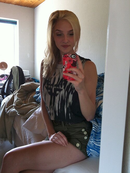 DinnieHanneke's profile picture. Don't force them to love you. Force them to leave you and whoever insists to stay is the one who truly loves you.