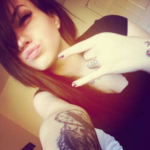 KatharinaLazaro's profile picture. Feelings change, memories don't.