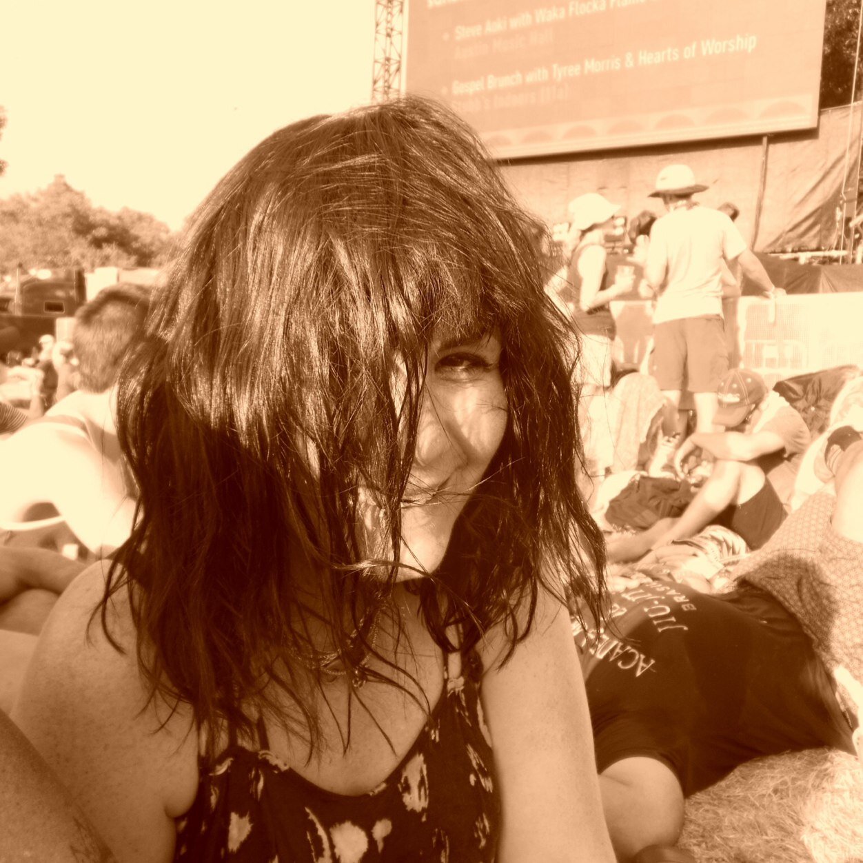 Girl with a ruptured soul. I like my alleys dark.