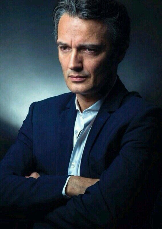 Club de fans Oficial del actor @JosepLinuesa (Sin tetas no hay paraiso, SMS, Amar es para Siempre ) Josep nos sigue