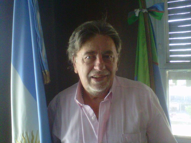 Medico Pediatra el Hijo de don Alfredo y Leonides Erneta y padre de Agus