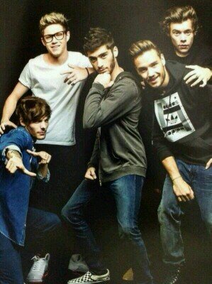 Somos 3 chicas de Madrid. Enamoradas de 5 idiotas. Cumplimos un sueño el 24-05-13 TMHT Inolvidable. Próximo destino:  WWAT Midnight Memories.  Follow back.
