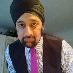 arty individual who loves movies , music , f1 , fashion , food !! tweets life & random stuff - owner of Gorgeous !! .. founder of SplashBY