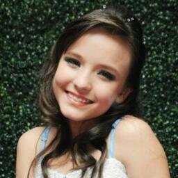 @larimanoela Eu gosto tanto e nem sei explicar Eu gosto tanto e nem sei disfarçar To encantada e não da pra fugir