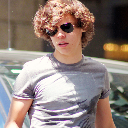 HarryTheFlower's profile picture. I like bands, tumblr, gay ships and food.