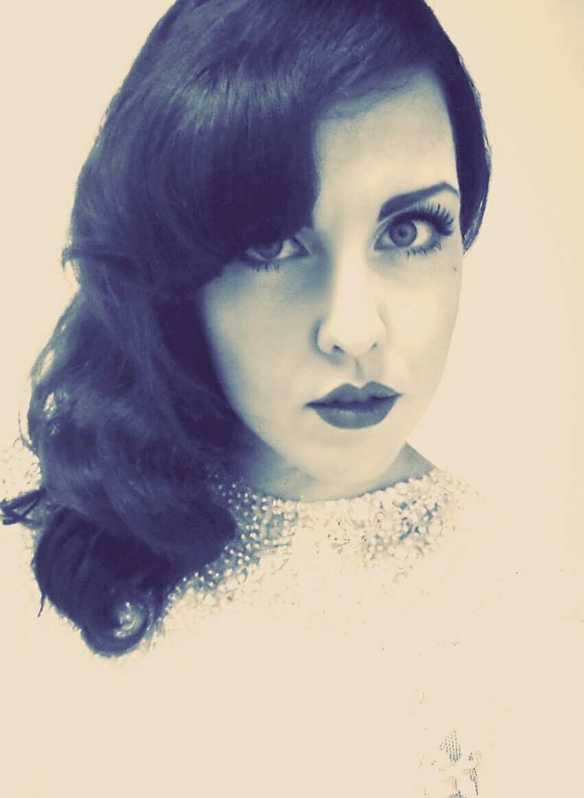 Shop Owner, Writer & Blogger, Creative Mind & Dreamer! Don't Be Square:Dare!