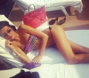 HilliaryMountfo's profile picture. Don't love the one you can't trust. Trust the one you love.