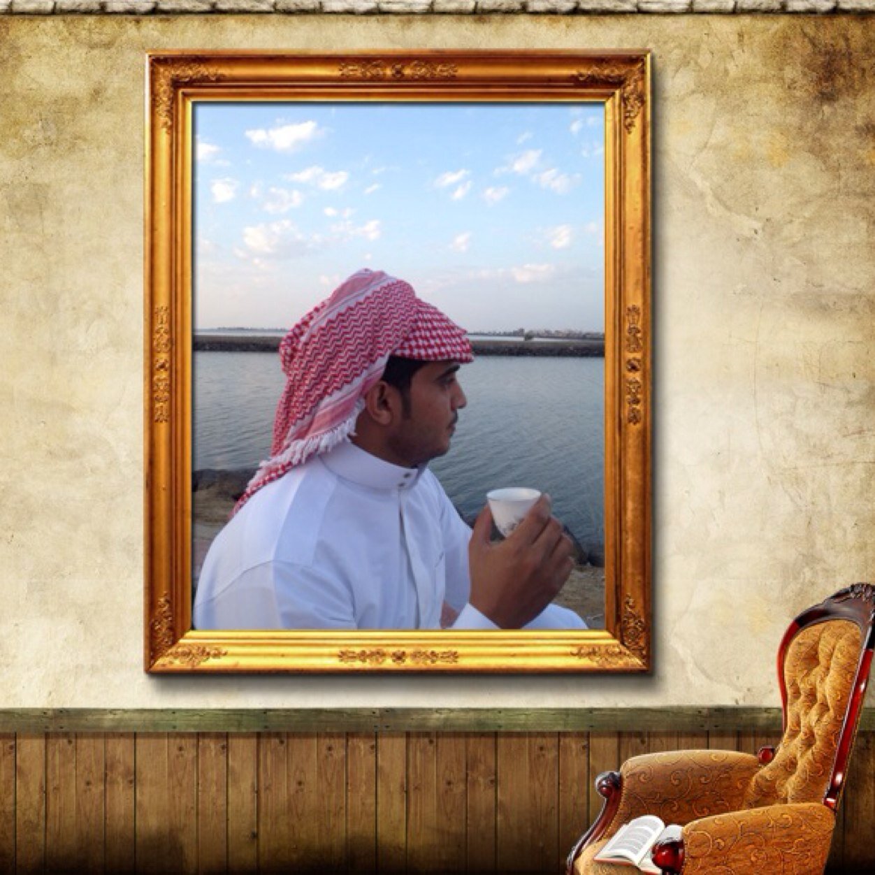 مواطن عادي _ مسلم وسطي _ أكره الحزبية تستهويني القراءة في جميع المجالات ؛ حتى مايكتب على المعلبات ؛ وأنفر من الرياضة والرياضيات ؛